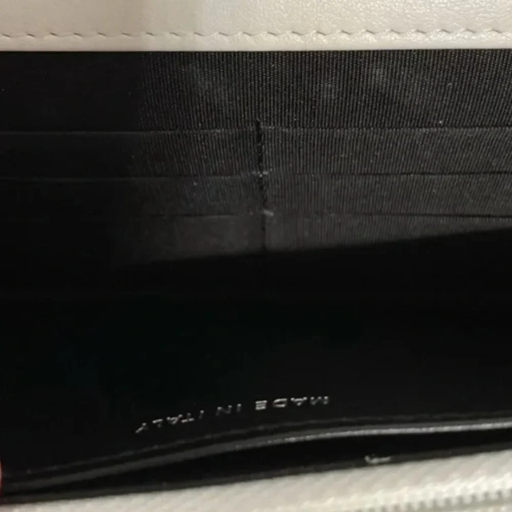 CHANEL 19 WALLET ON CHAIN in white and black - Picture 9 of 11